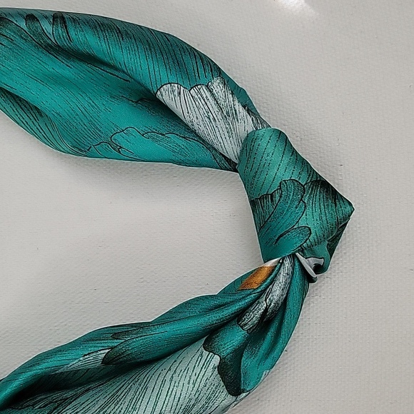 Scarf Neclace Hand Designed - Picture 2 of 5